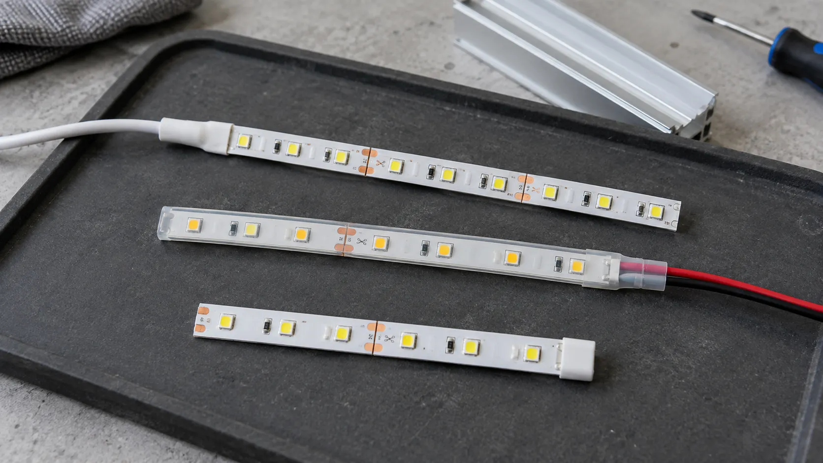 Отдельные участки LED-ленты и их подключения.